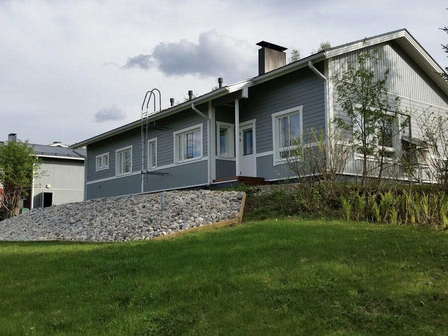 Spacious 4-bedroom detached lakeside house in Taivalkoski.