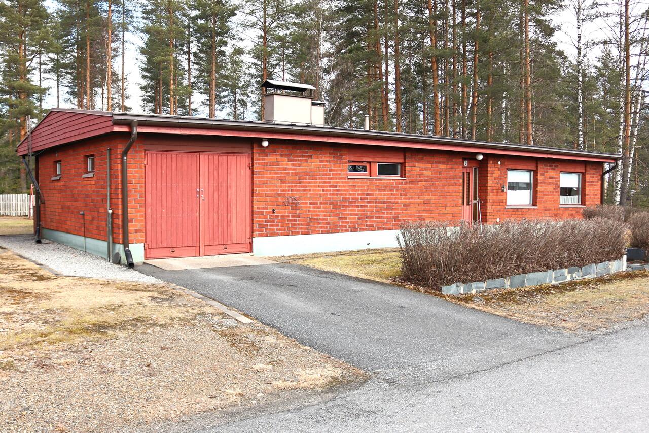 3mh + oh + k + kph + s + takkahuone + wc + varato / työhuone + autotalli + varasto, 98.0 m² — Havupolku 9, Ylämylly Liperi