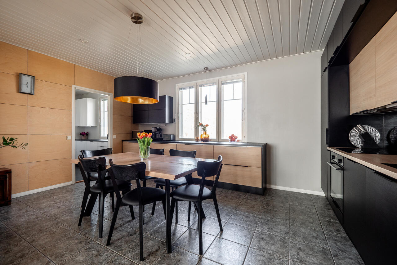 7h, k, khh, x2kph, erllis-wc, s, terassi, autotalli / katos, 177.0 m² — Haapalehto 6, Tupos Liminka