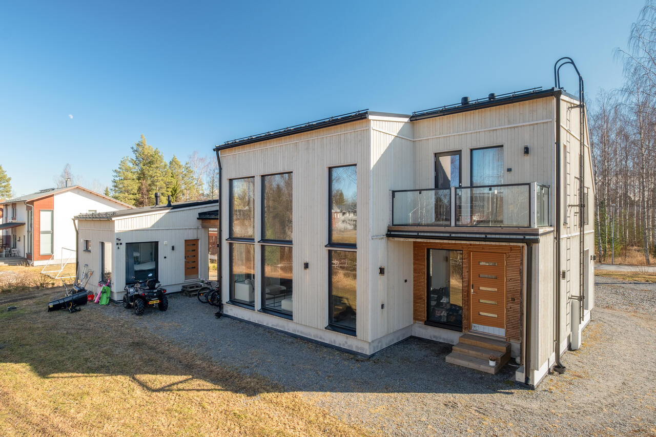 5H + K + KHH + 2KPH + WC + Saunaosasto, 158.0 m² — Peldanintie 2, Kivilös Pietarsaari