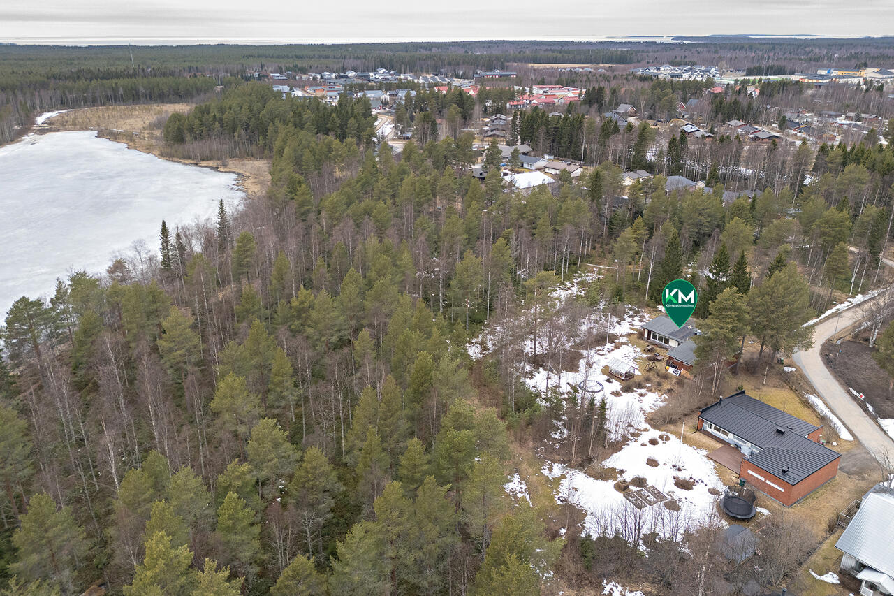 5h, k, kph, s, khh / wc, erill.wc, vh, varastot, pannuhuone, autotalli, 99.9 m² — Lumikonkuja 7, Haukipudas Oulu