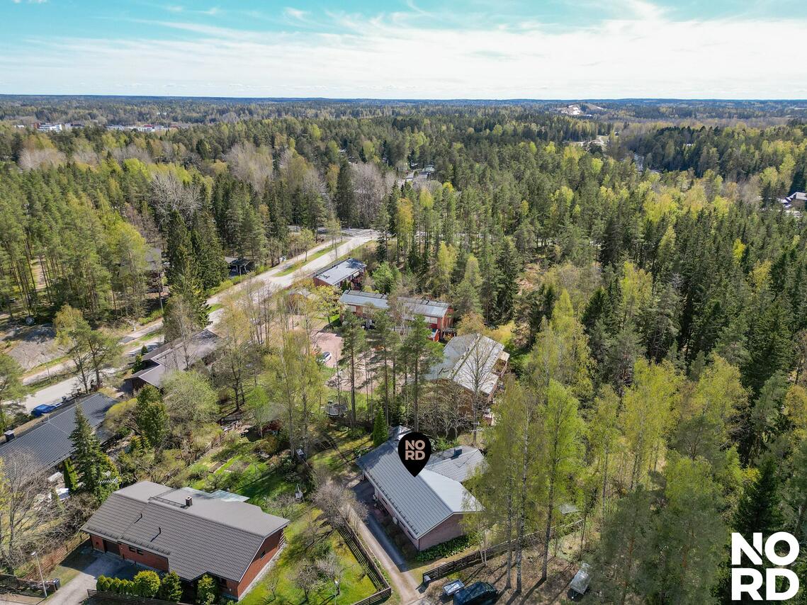 3mh, oh, keittiö, ruokailutila, takkahuone, kph, s, erillinen wc, terassi, varasto, autokatos, 115.0 m² — Sarvirinne 6, Jolkby, Heikkilä Kirkkonummi