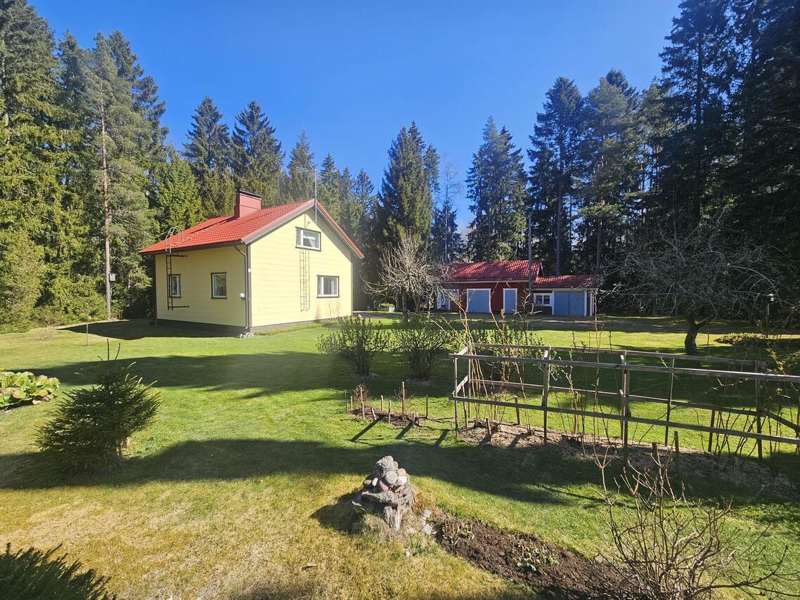 5h, k, kph, s, wc*2, 143.0 m² — Sedigintie 4, Isovahe Eura