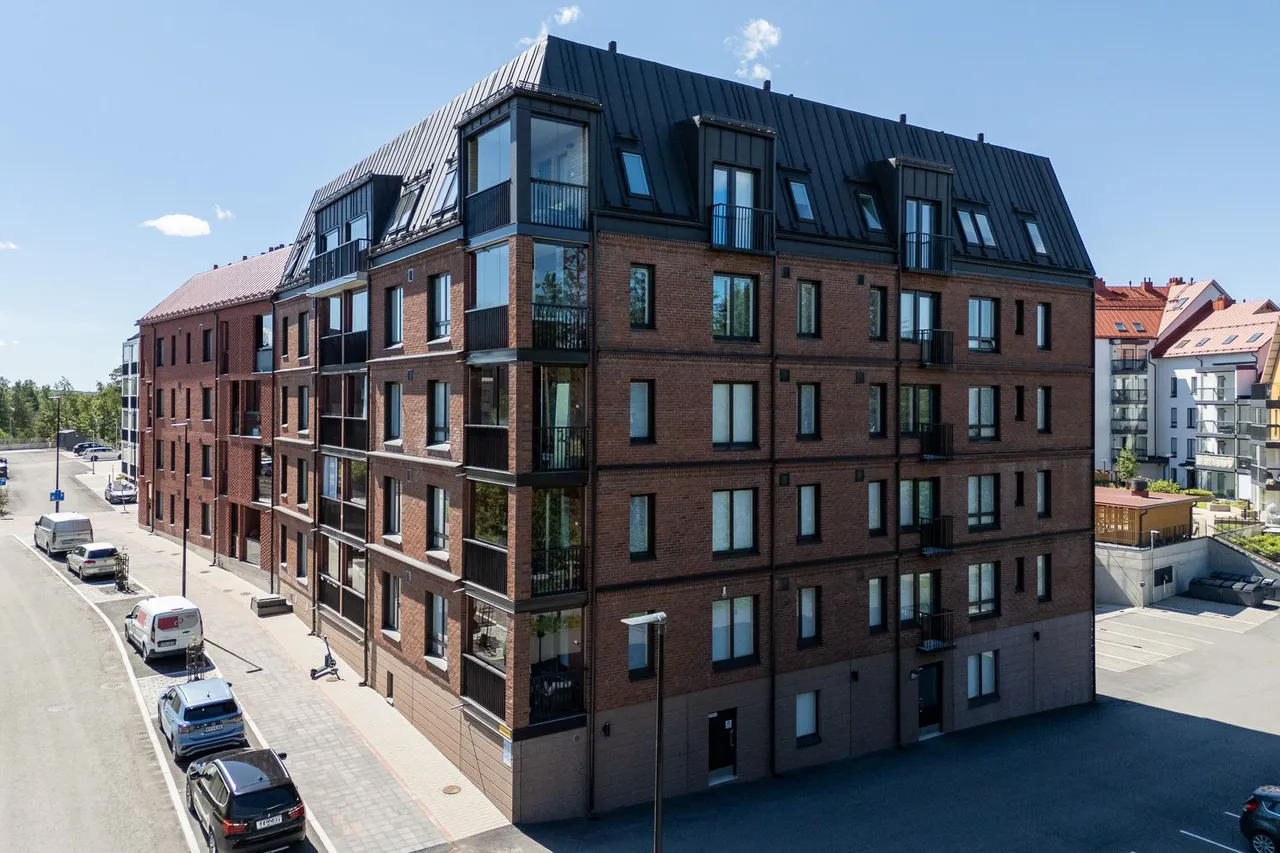 Lasimestarinkatu 8 1