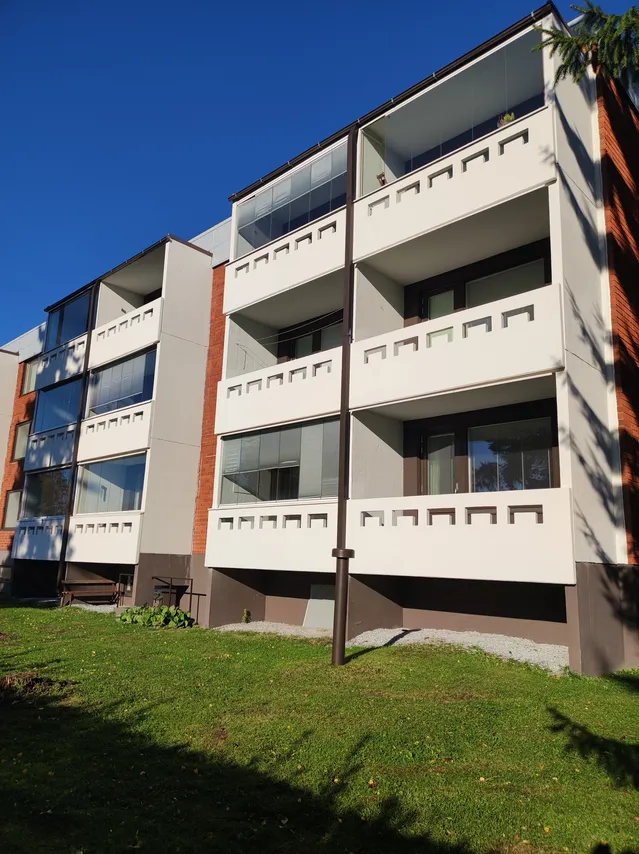 Poukkusalmentie 4 5