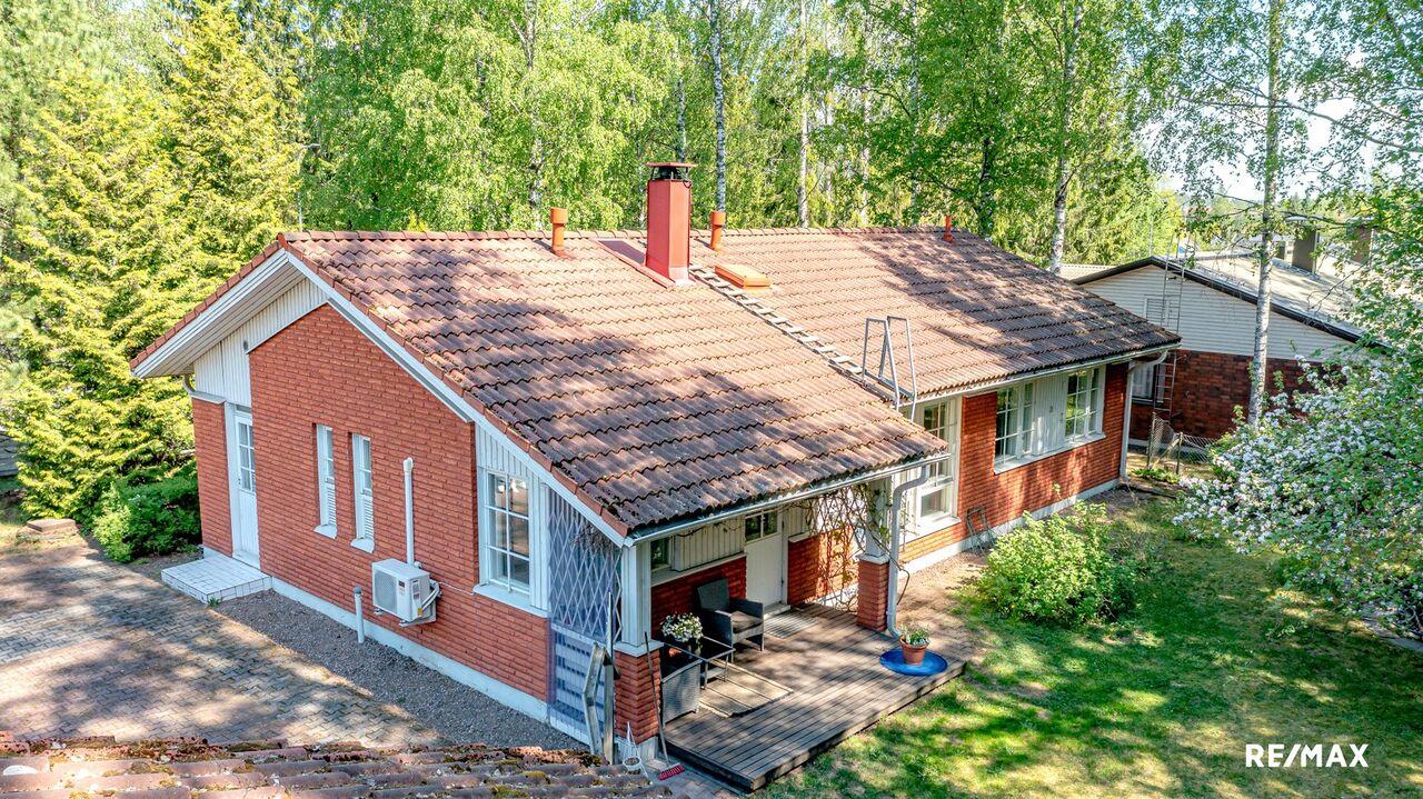myyd-n-omakotitalo-5-huonetta-m-nts-l-kyl-maisala-mustam-entie