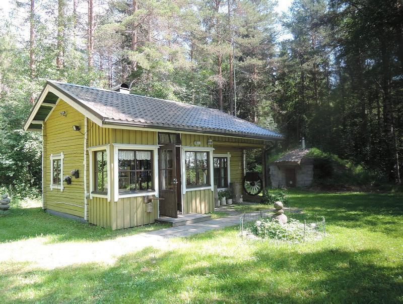 Myydaan Omakotitalo Yli 5 Huonetta Kuopio Lehtoniemi Helminauha 6 Etuovi Com 603285 House Styles Home Decor